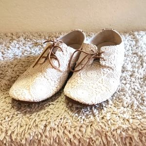 White lace Sanuk lace up flats, size 8.5/39.5